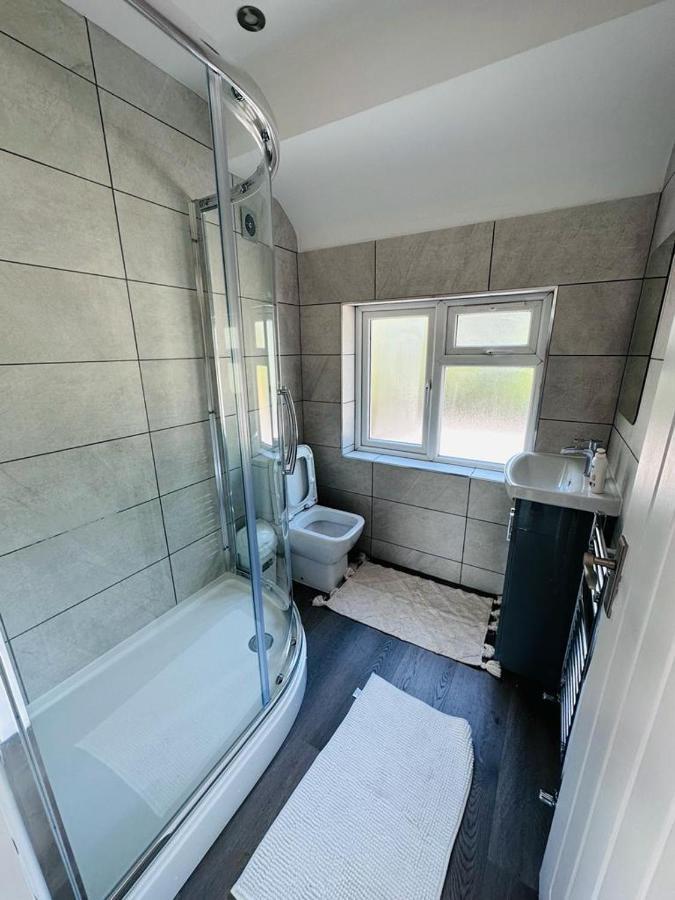 Burmese - 5 Bedroom House Earley المظهر الخارجي الصورة